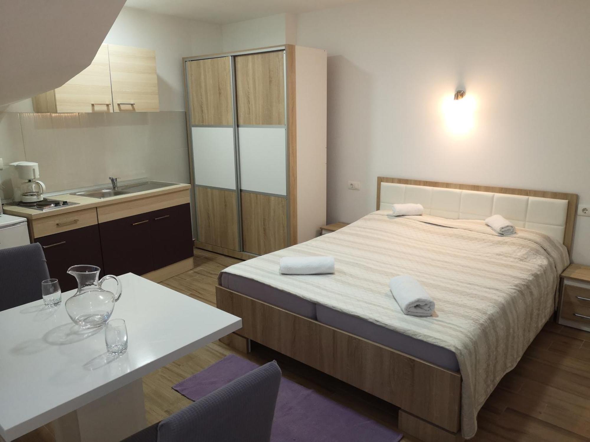 Apartmani Maki 오미스 외부 사진