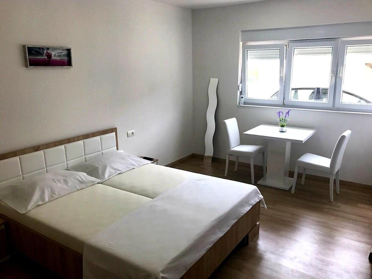 Apartmani Maki 오미스 외부 사진